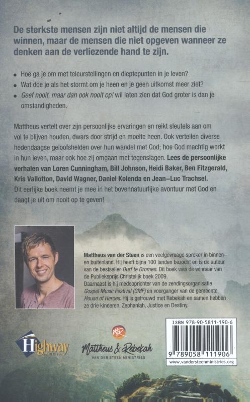 Productafbeelding: achterkant van Geef nooit, maar dan ook nooit op!