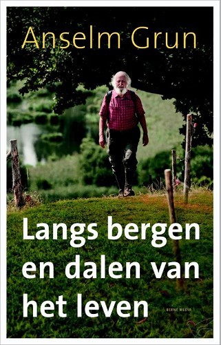Productafbeelding: voorkant van Langs bergen en dalen van het leven
