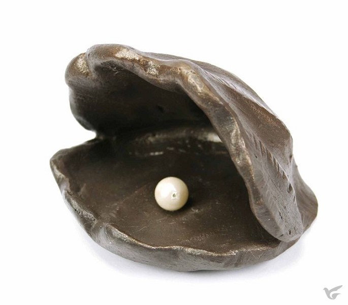 Productafbeelding: voorkant van Beeld 714b parel in schelp 11cm brons