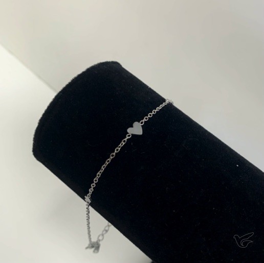 Productafbeelding: voorkant van Ketting drie hartjes zilver