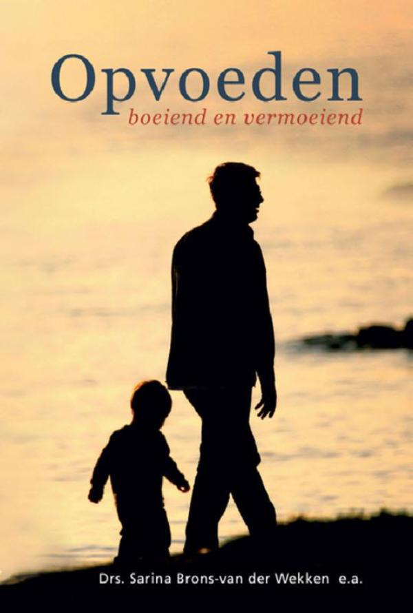 Productafbeelding: voorkant van Opvoeden boeiend en vermoeiend