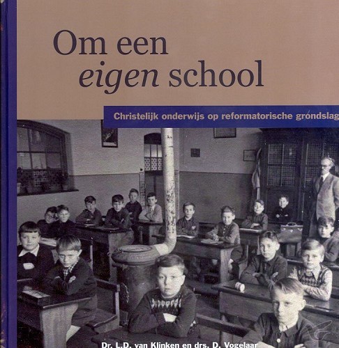 Productafbeelding: voorkant van Om een eigen school