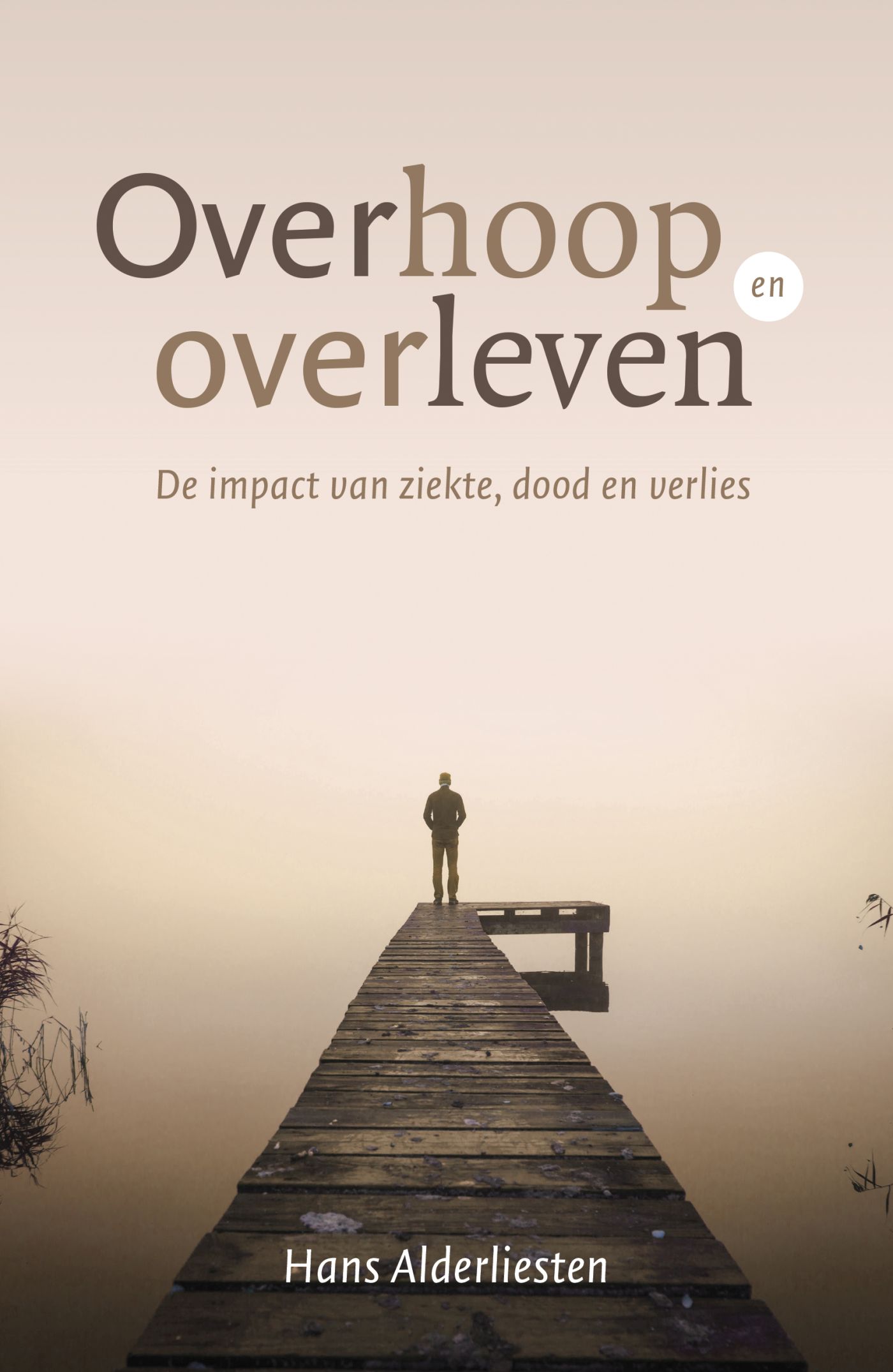 Productafbeelding: voorkant van Overhoop en overleven