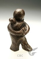 Productafbeelding: voorkant van Beeld  5b Hij draagt ook jou 9cm brons